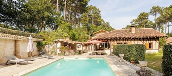 Small House 'Le Cabanon D'Yreye' with Shared Pool and Garden