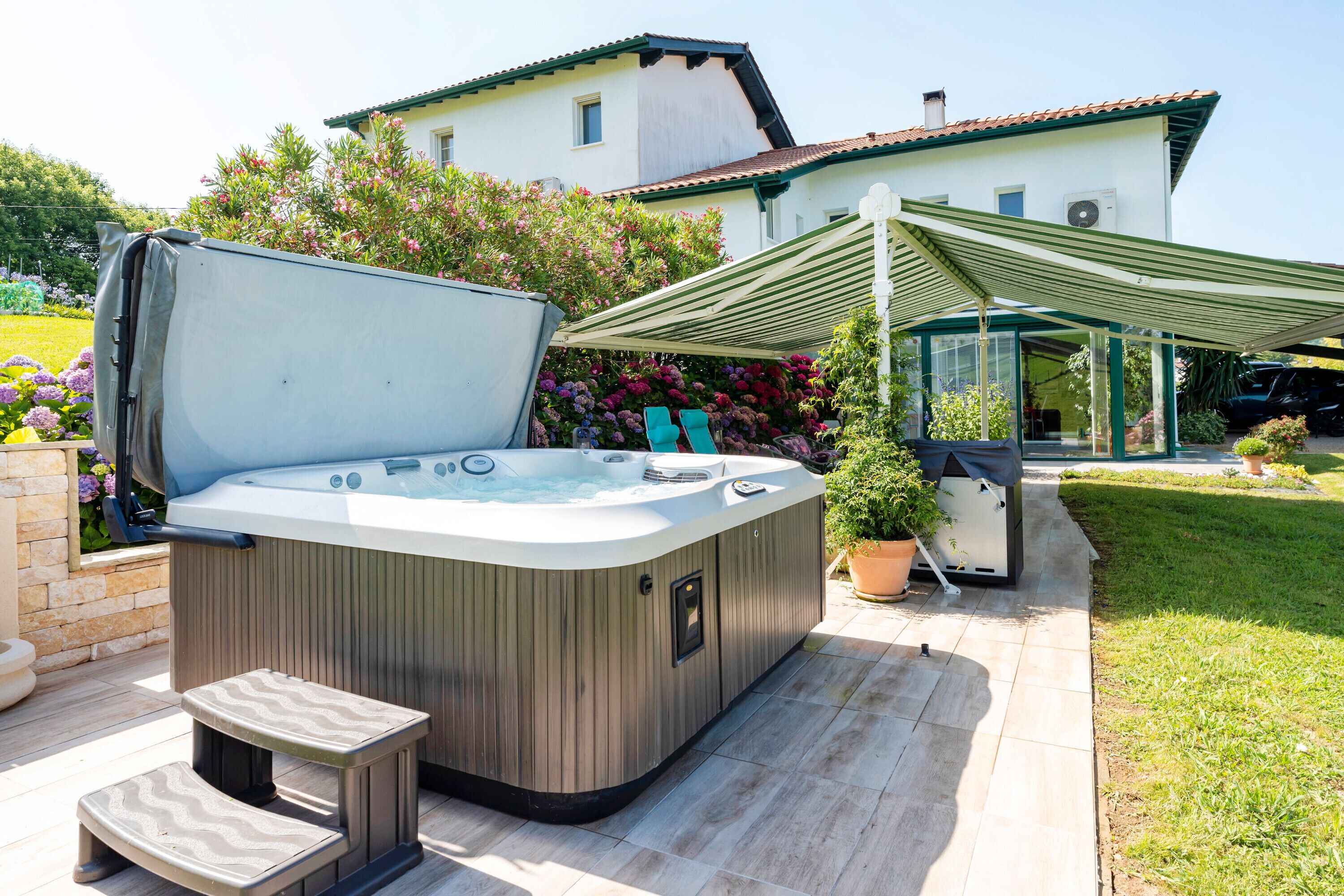 Bain à remous extérieur