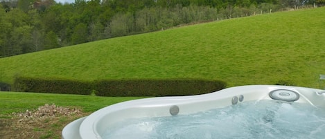 Bain à remous extérieur