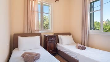 2 bedrooms, iron/ironing board, free WiFi, bed sheets