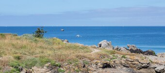 Holiday Home 'Ty Porz Mouzic' with Sea View, Private Garden and Wi-Fi