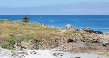 Holiday Home 'Ty Porz Mouzic' with Sea View, Private Garden and Wi-Fi