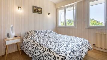 4 Schlafzimmer, Bügeleisen/Bügelbrett, kostenloses WLAN