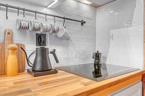 Fridge, microwave, stovetop, electric kettle