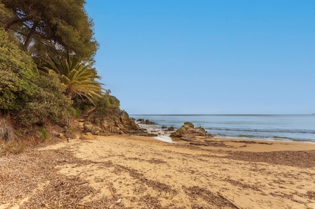 Beach nearby. Room 'Du Levant' with Sea View, Shared Terrace and Wi-Fi