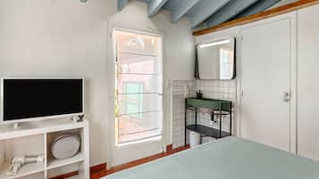 1 bedroom, free WiFi, bed sheets