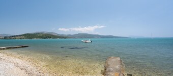 Appartement 'Almyra' avec vue sur la mer, Wi-Fi et climatisation