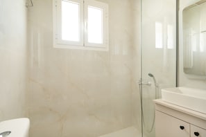 تجهيزات دش، مجففات شعر، مناشف