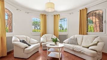 Télévision, table de tennis de table