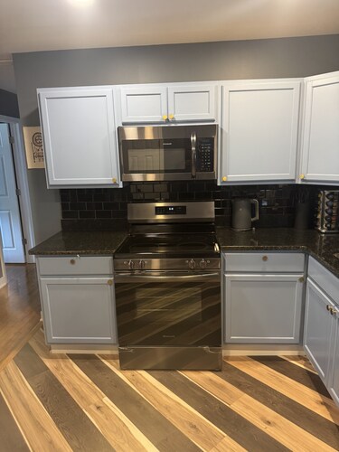 4-bedroom house, WiFi, AC in Bowling Green located less than 1/2 mile from WKU