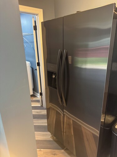 4-bedroom house, WiFi, AC in Bowling Green located less than 1/2 mile from WKU