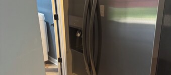 4-bedroom house, WiFi, AC in Bowling Green located less than 1/2 mile from WKU