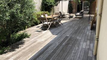 Rumah | Tempat makan outdoor