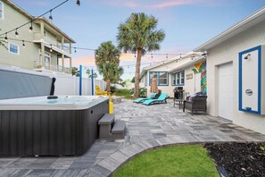 Terrace/patio - Sun•Fun•S’mores! Game Room•Hot Tub•Outdoor Games•3 Min Walk To Beach (St. Augustine)