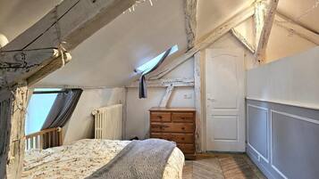 4 bedrooms, free WiFi, bed sheets