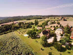 Exterior - Clémentine Room – Romance and Comfort – Shared Pool (Proissans)