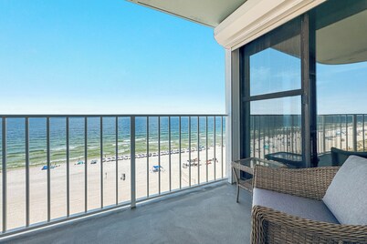 Just Listed! Updated 2BR/2BA Beachfront Getaway at Summerchase!