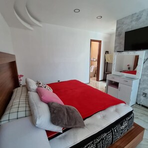 6 bedrooms, WiFi, bed sheets