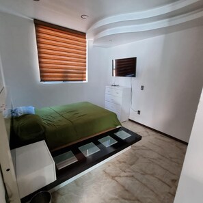 6 bedrooms, WiFi, bed sheets