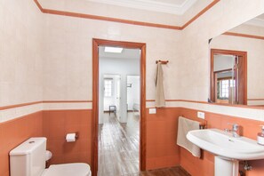 Bruser, hårtørrer, håndklæder