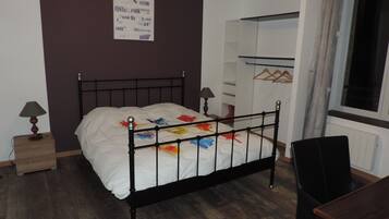 5 slaapkamers, een strijkplank/strijkijzer, gratis wifi