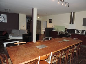 Tv, pejs, dvd-afspiller, stereoanlæg