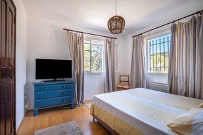 4 chambres, fer et planche à repasser, Wi-Fi gratuit, draps fournis