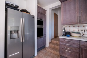Geladeira, micro-ondas, fogão, cooktop