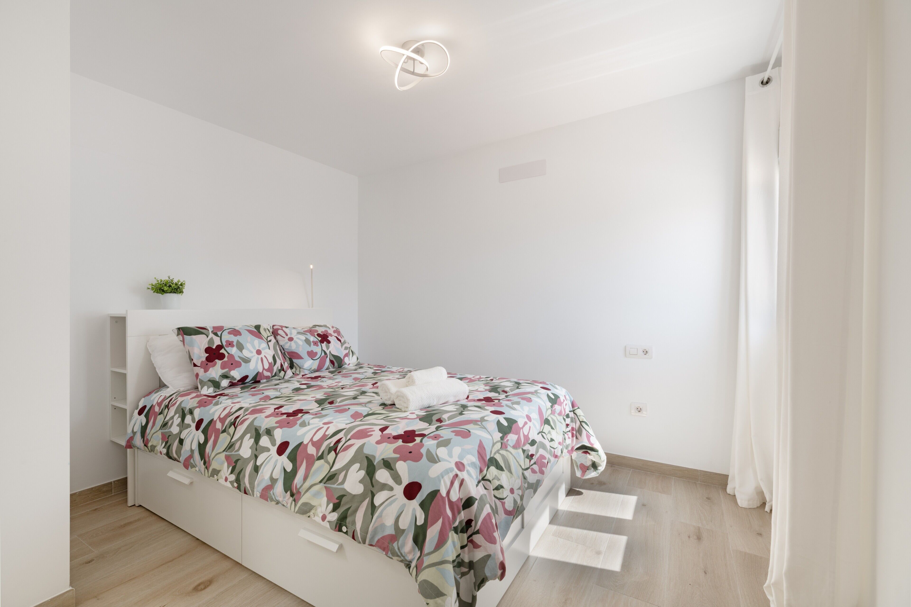 4 habitaciones, tabla de planchar con plancha y wifi gratis 