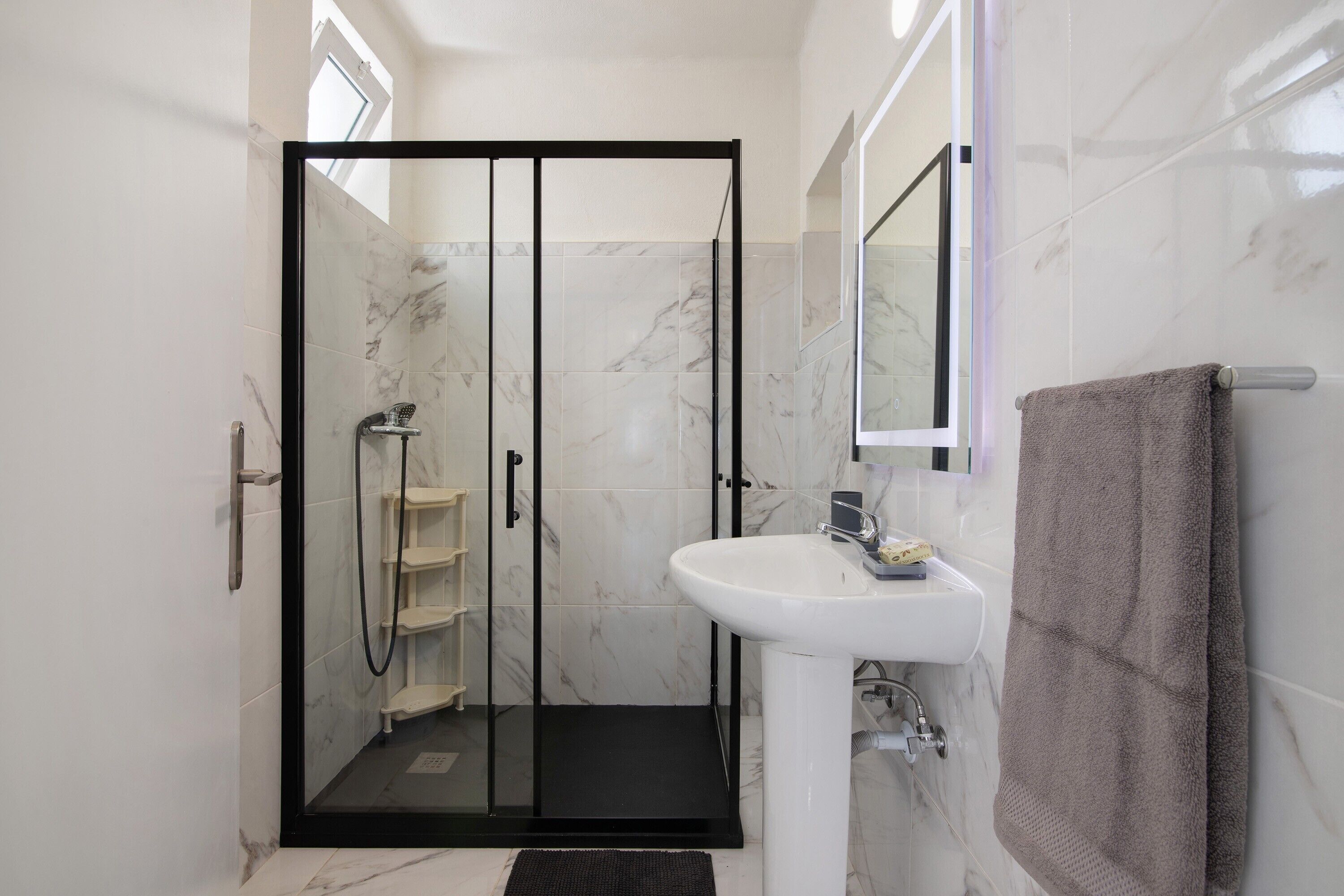 Shower, towels