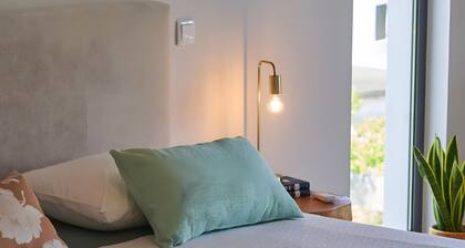 Farmhouse 'Sky House By Everkind' with Mountain View, Wi-Fi and Air Conditioning