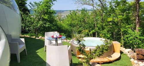 Glamping 'Les Bulles Du Coq De Champagne' avec vue sur la montagne, terrasse privée et Wi-Fi