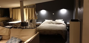 1 chambre, fer et planche Ă repasser, Wi-Fi gratuit, draps fournis