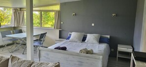 1 bedroom, iron/ironing board, free WiFi, bed sheets