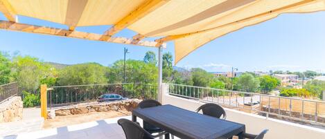 屋外ダイニングエリア