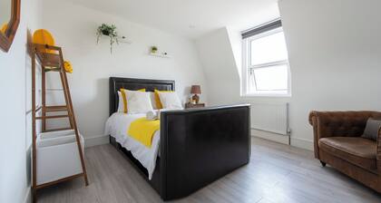 The Grey Grove Pied-à-Terre at Stratford's Maryland Station