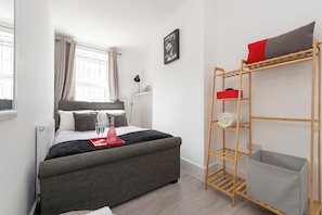Iron/ironing board, WiFi, bed sheets