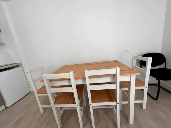 House | Dining - Charming Home Near Le Mans Circuit (Ballon-Saint-Mars)