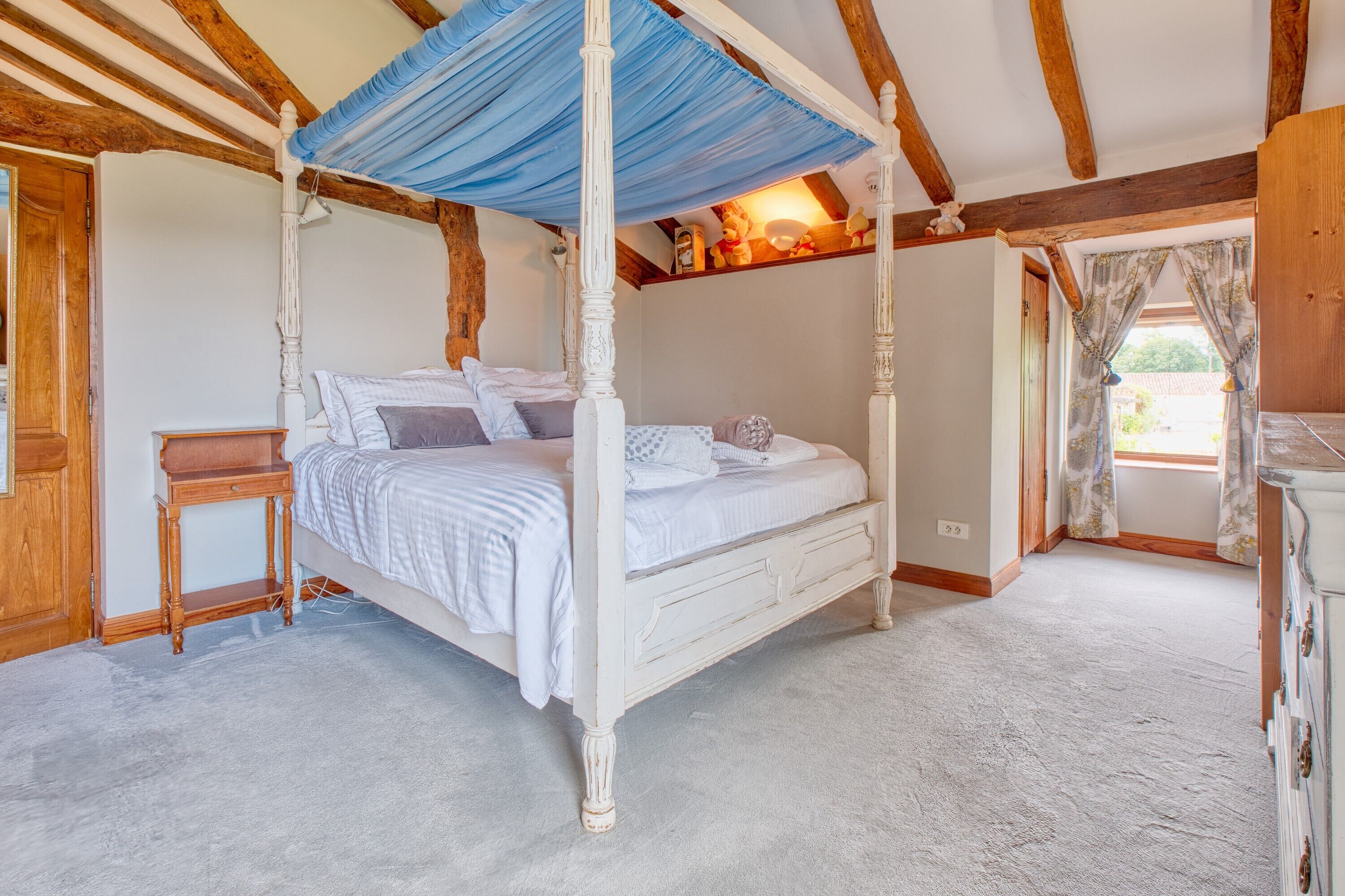 4 bedrooms, iron/ironing board, free WiFi, bed sheets