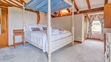 4 bedrooms, iron/ironing board, free WiFi, bed sheets