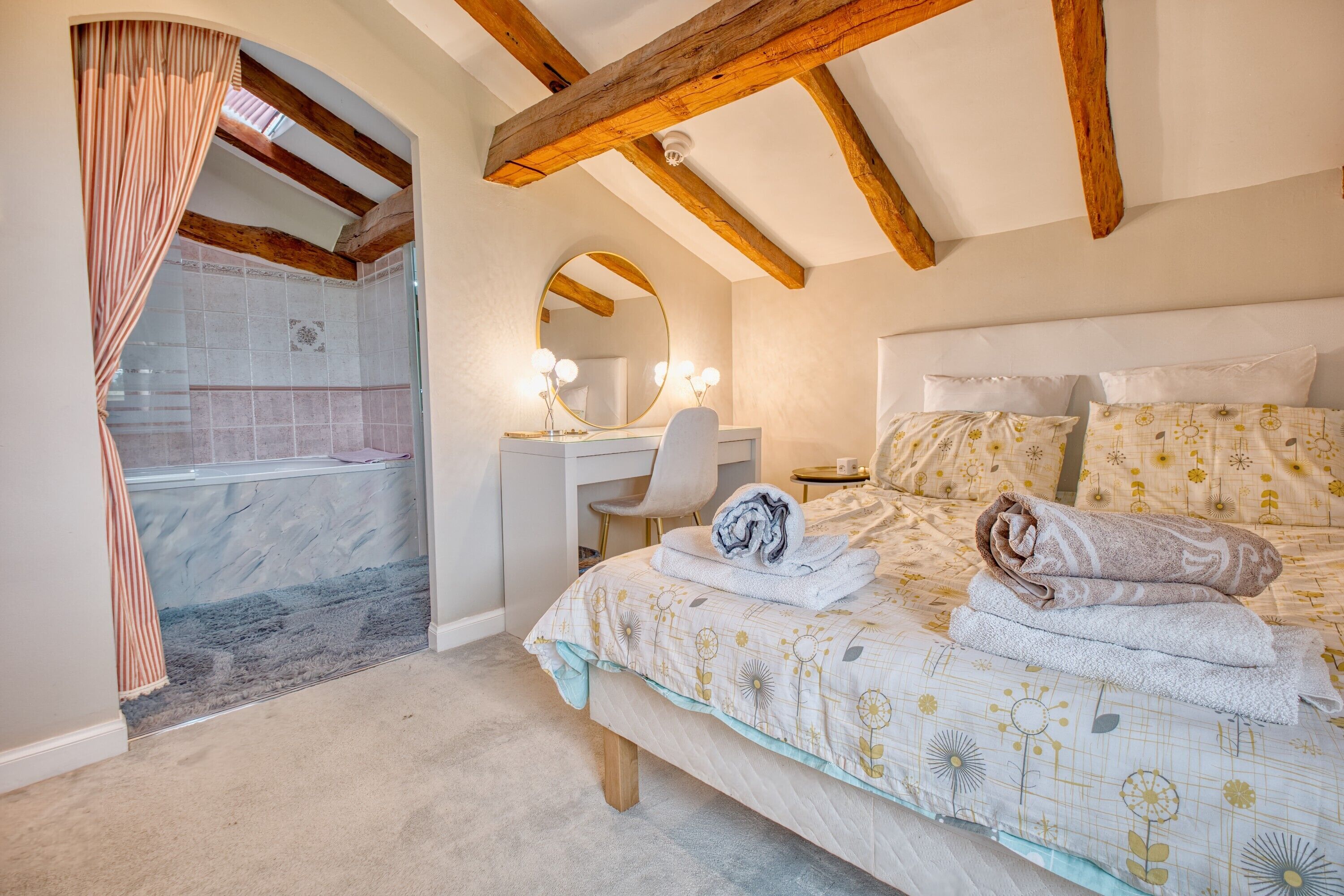 4 bedrooms, iron/ironing board, free WiFi, bed sheets