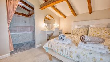 4 bedrooms, iron/ironing board, free WiFi, bed sheets