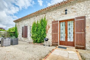 Exterior - La Garenne – Family Cottage with Pool and Jacuzzi on 12 Hectares near Bergerac (Razac-d'Eymet)