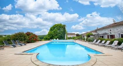 Le Nid â Studio de charme avec piscine partagĂ©e et vue panoramique sur la Dordogne