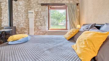 1 bedroom, iron/ironing board, free WiFi, bed sheets