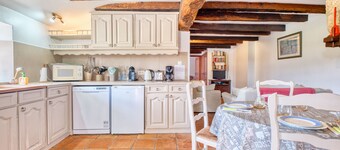 Le Chai – Family Cottage with Pool and Jacuzzi on 12 Hectares near Bergerac