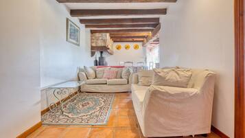 TV, fireplace, DVD player, table tennis