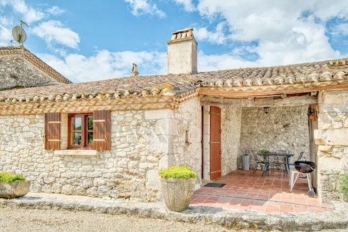 Le Chai – Gîte familial avec piscine et jacuzzi sur 12 hectares près de Bergerac