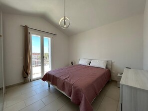 2 bedrooms, iron/ironing board, bed sheets