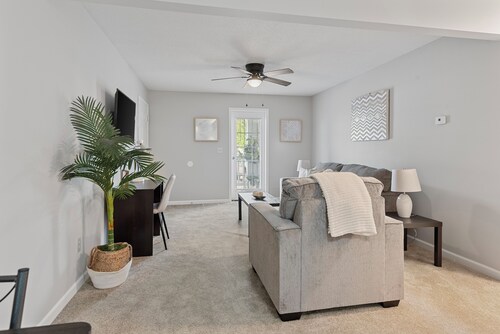 Brand New! Modern 1BD,1BA Hidden Gem w/King Bed, Patio, Fast WiFi & Free Parking